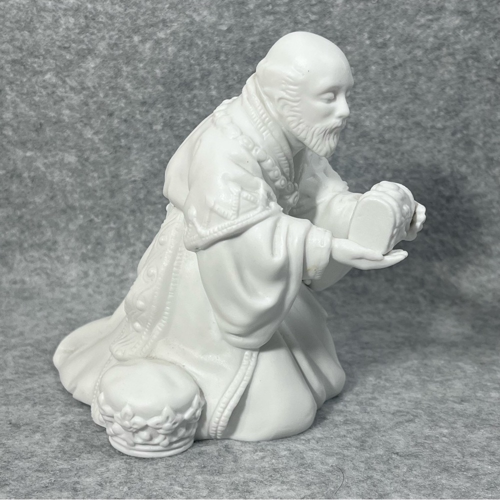 Avon Nativity The Magi Melchior Porcelain‎ Figurine Collectibles 1982 In Box